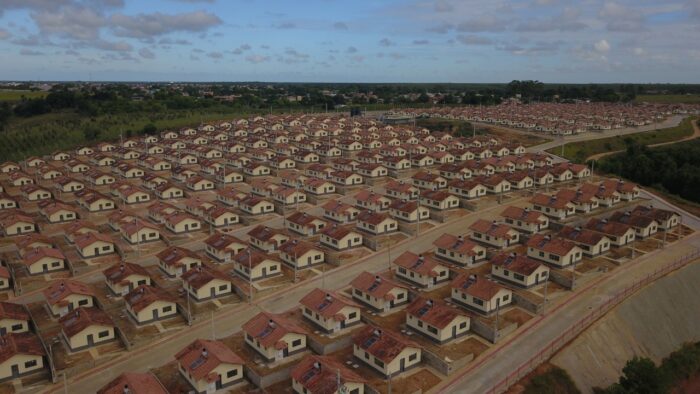 Caixa deve entregar 434 casas da Aroeira no início de abril; prefeito Daniel visita conjunto habitacional