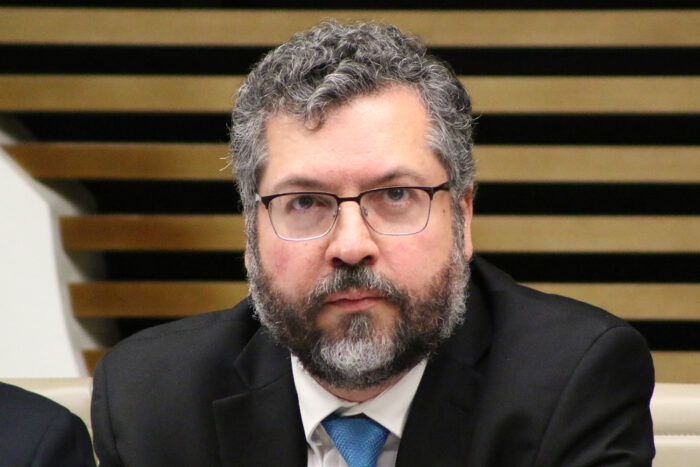 Gilmar Mendes acusa Ernesto Araújo de propagar fake news institucionalizada pelo Twitter