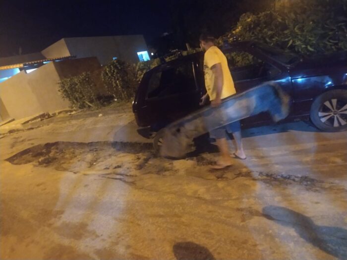 Asfalto esburacado causa acidente na periferia; trecho foi motivo de protesto de moradores em São Mateus