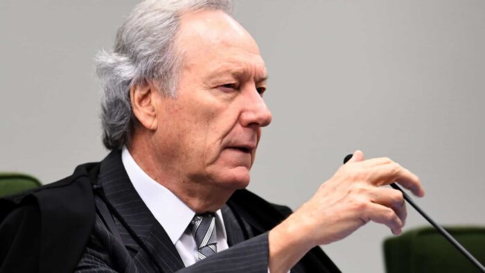 Lewandowski nega pedido de senadores governistas para tirar Renan da CPI da Covid
