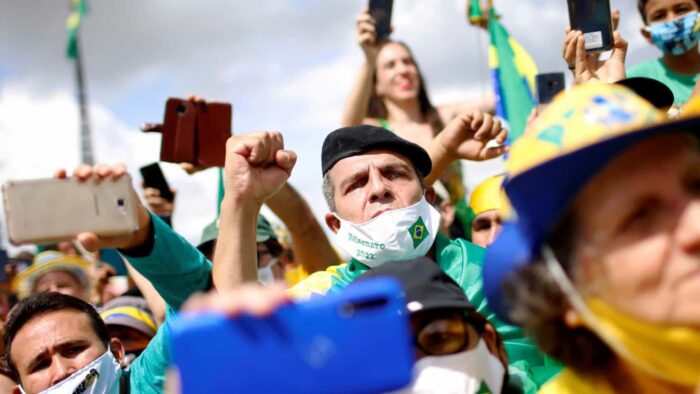 1º DE MAIO – Bolsonaristas pedem intervenção militar em manifestação na Esplanada