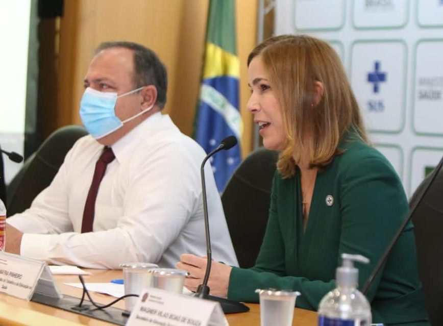Mayra Pinheiro contraria Pazuello e diz que Tratecov não foi hackeado