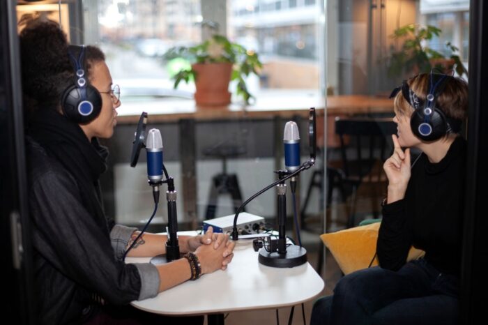 Especialista aponta benefícios na adoção de podcasts na comunicação