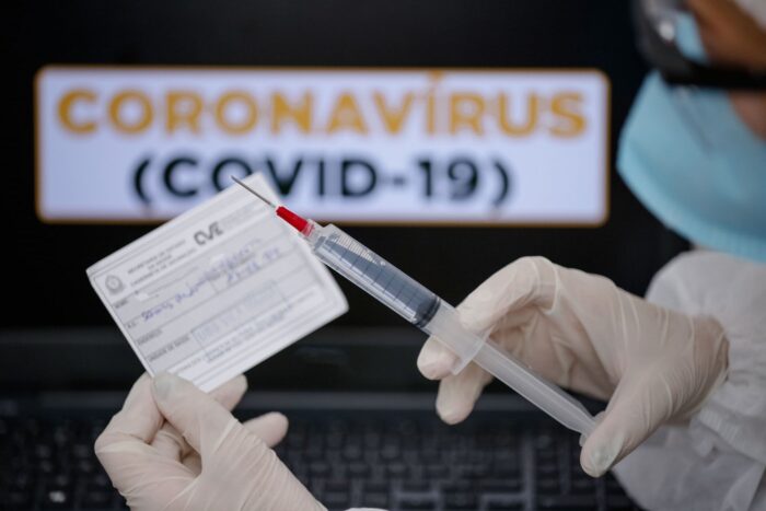 Vacinação em massa reduziu mortes por covid-19 em 95% em Serrana-SP, aponta estudo