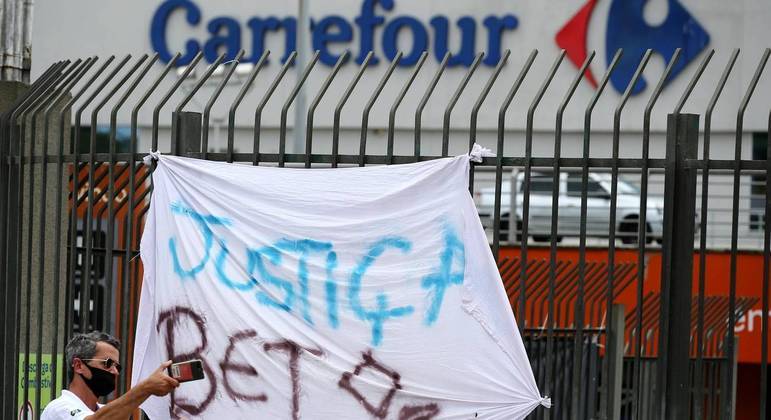 Carrefour fecha acordo e vai pagar R$ 115 milhões por morte de Beto Freitas