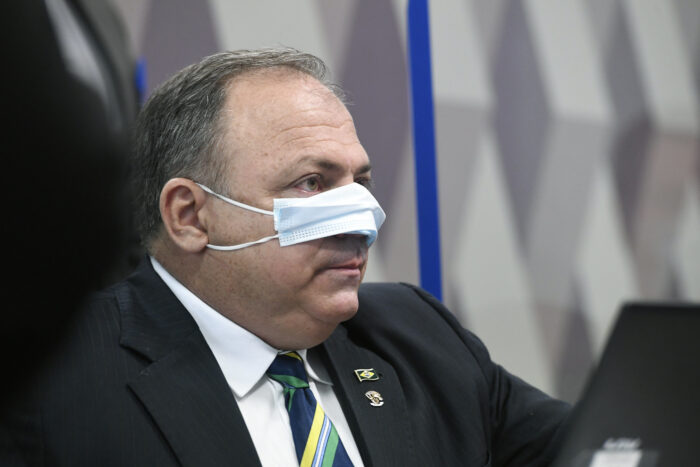 Documento de ministério aponta contradição em fala de Pazuello