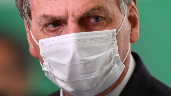 Bolsonaro repete, sem provas, que foi eleito no 1º turno e que houve fraude