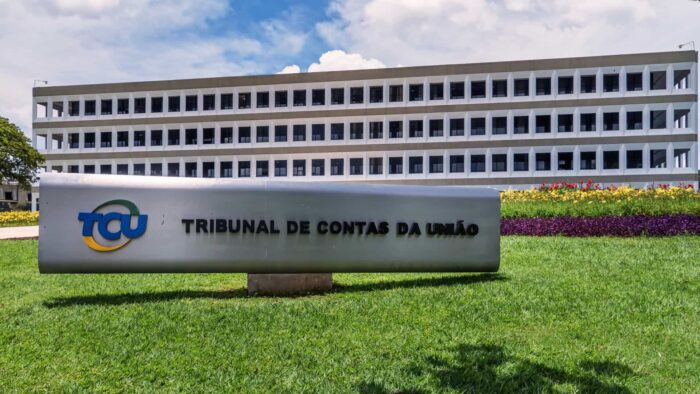 TCU afasta auditor e pede investigação da PF sobre documento com dados falsos citados por Bolsonaro