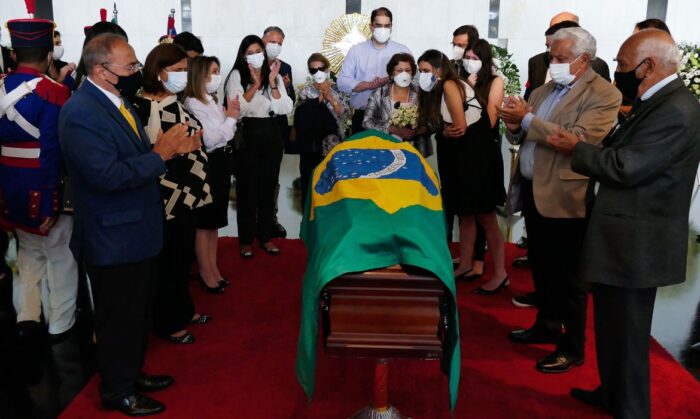 Bolsonaro decreta luto oficial de três dias por morte de Marco Maciel