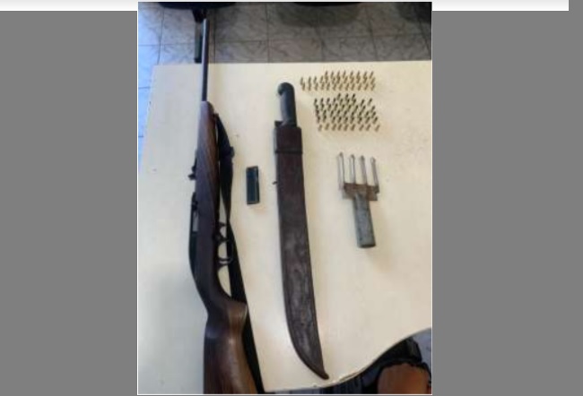 SÃO MATEUS – Homem é detido com rifle e capivara abatida em moto