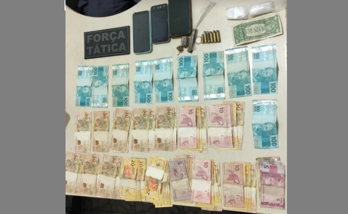 Acusado de tráfico tentar fugir, mas é alcançado pela polícia e preso em Guriri