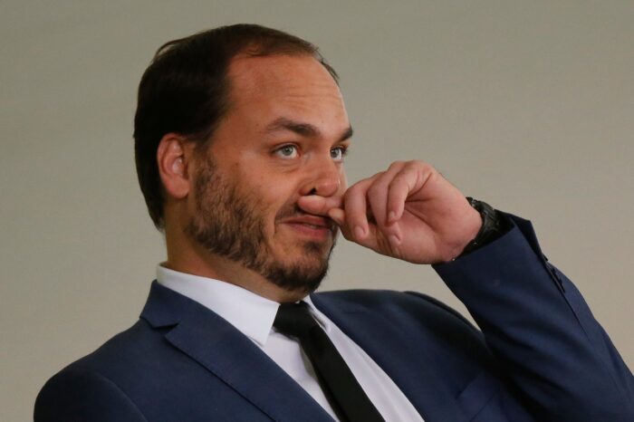 Tribunal de Justiça do RJ quebra sigilo fiscal e bancário de Carlos Bolsonaro por suspeita de esquema de ‘rachadinha’