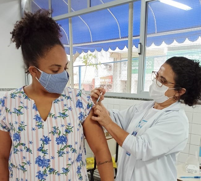 Viana-ES não registra nenhum óbito de covid-19 dentro do grupo que recebeu a meia dose da AstraZeneca