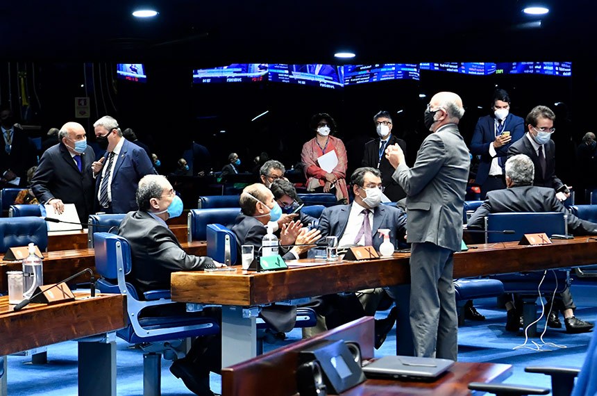 Senadores pedem definição sobre pedido de impeachment de Moraes