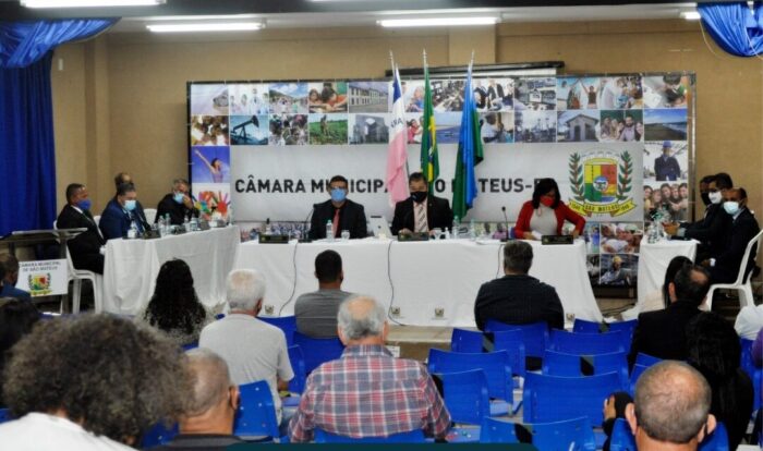 TOM POLÍTICO – Sessão itinerante em Guriri entope orçamento paralelo de Daniel; Fundão não dá crédito a Condessa de Ségur