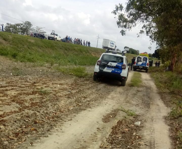 DUPLO HOMICÍDIO – Motorista e carona são mortos a tiros dentro de carro em Linhares