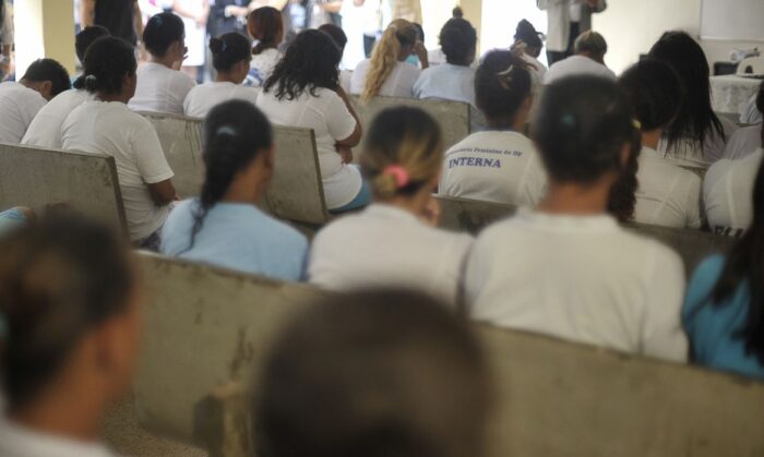 Internos do sistema prisional fazem prova do Encceja para ensino médio