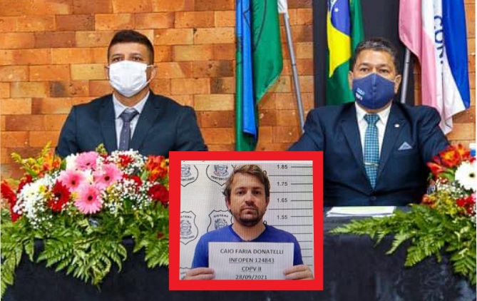 Paulo Fundão e Kacio Mendes homenagearam Caio Donatelli, preso pela PF com Daniel: “serviços prestados à coletividade”; veja a placa