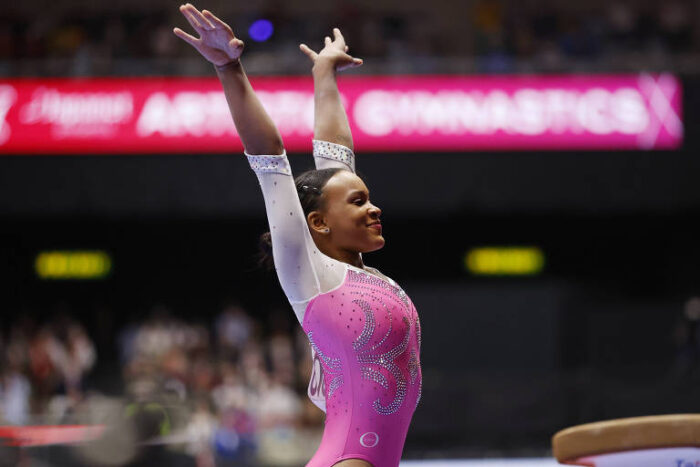 Campeã olímpica, Rebeca Andrade conquista ouro no salto e prata nas barras do Mundial de Ginástica