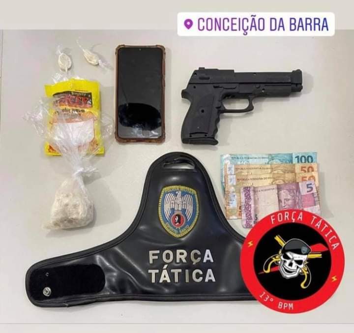 Acusado de tráfico é preso com cocaína e pistola falsa em Conceição da Barra