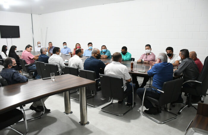 Com ajuda de Lorenzoni, Caffeu recebe empresários e vereadores para tratar de desenvolvimento econômico em São Mateus