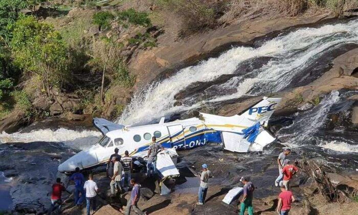 Avião com Marília Mendonça cai em Minas; há feridos