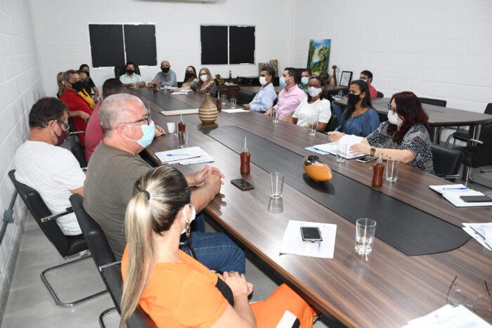 PLANEJAMENTO – Caffeu reúne novo secretariado pela primeira vez