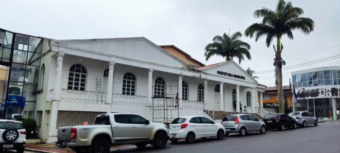 Contrariando a Comunidade Mateense, Fundão convence Caffeu e mudará Câmara para prédios da Prefeitura no Centro