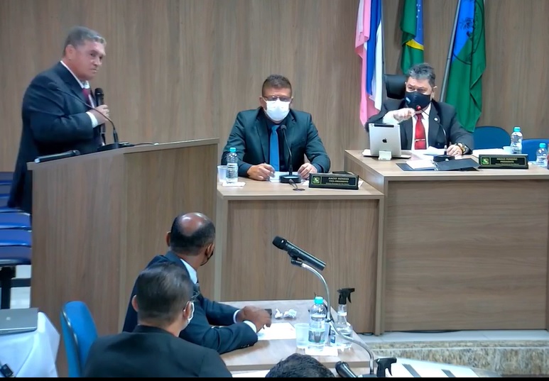 SÃO MATEUS – Simião e Fundão não se entendem, Balanga joga contra e processo de impeachment emperra na Câmara; veja vídeo!