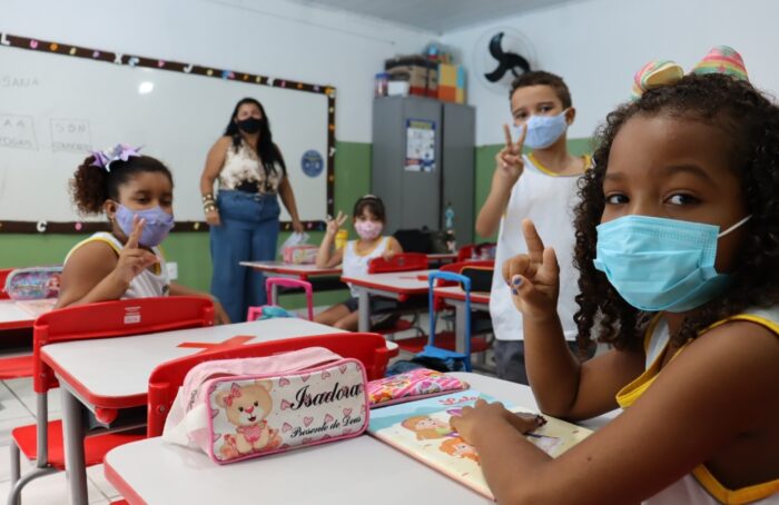 Vacinação e merenda com proteínas permitem aulas 100% presenciais na rede municipal em São Mateus, a partir desta quarta (16/03)