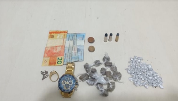 Dupla suspeita de tentativa de homicídio é detida com drogas em São Mateus