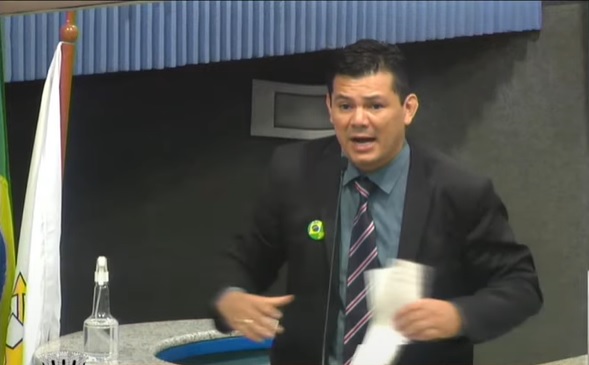 O VÍDEO QUE VIRALIZOU – Gilvan exalta PF e diz que Daniel é “bandido” e “corrupto”; vereador de Vitória chama colegas mateenses de “covardes” por livrarem prefeito do impeachment