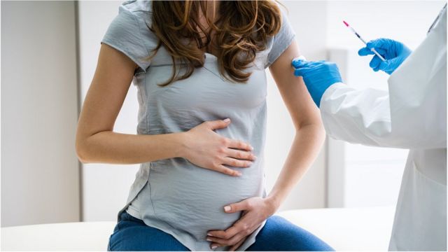 Sistema de saúde barrou grávidas com covid e aumentou mortalidade no Brasil, diz estudo