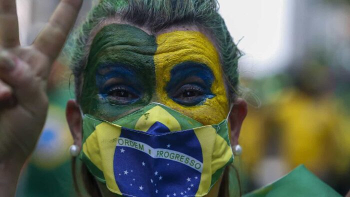 1/5 se declara de direita no País; para 54%, família influencia opção política