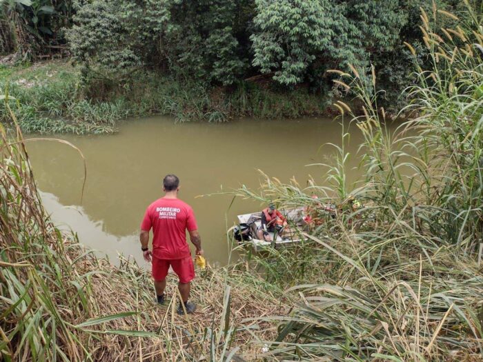 Casal morre ao cair com carro em barragem de Santa Maria de Jetibá; homem era ator conhecido no ES