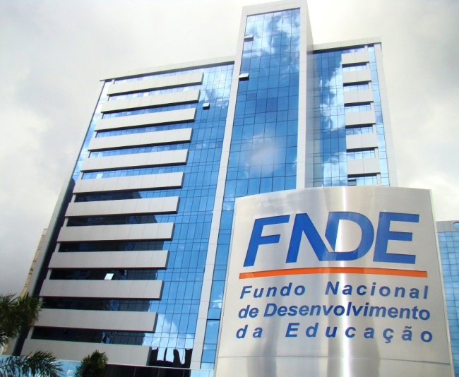 Diretor do FNDE recebe do PL, que o indicou, para dar consultoria sobre… o FNDE