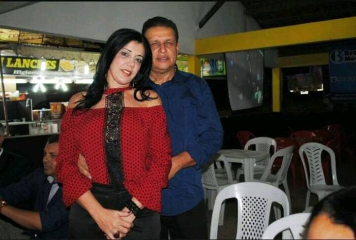 Jornalista é assassinado em emboscada; esposa é baleada mas sobrevive