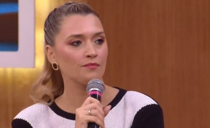 Comentarista da Globo fala mal de Coldplay e é criticada nas redes sociais