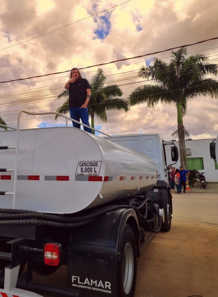 Gestão Daniel assina novos gastos de quase R$ 20 milhões para transporte de água