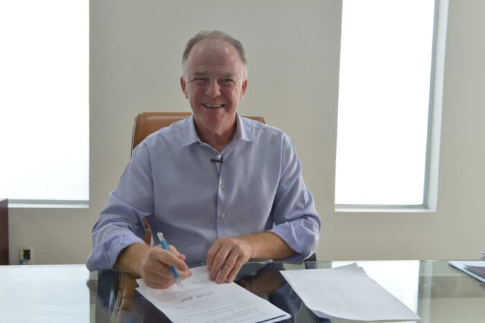 Casagrande assina carta-compromisso por um governo estadual transparente