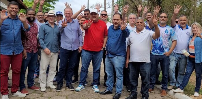 Petroleiros e escolas de samba anunciam apoio a Casagrande