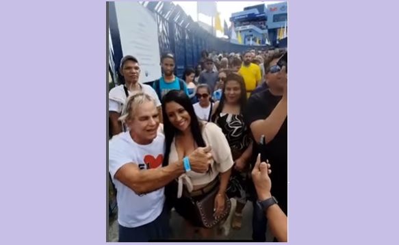 VÍDEO – Meneguelli faz sucesso com brasileiros em Aparecida e fãs vibram: “Se ele se candidatar a Presidente da República, ganha no 1º turno”