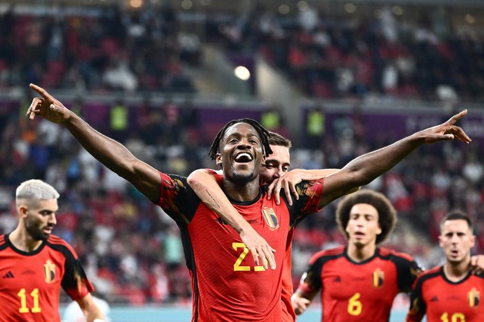 Bélgica sofre, mas vence Canadá na estreia na Copa
