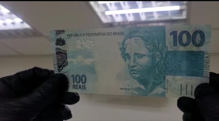 Polícia Federal prende em flagrante homem recebendo dinheiro falso pelos Correios