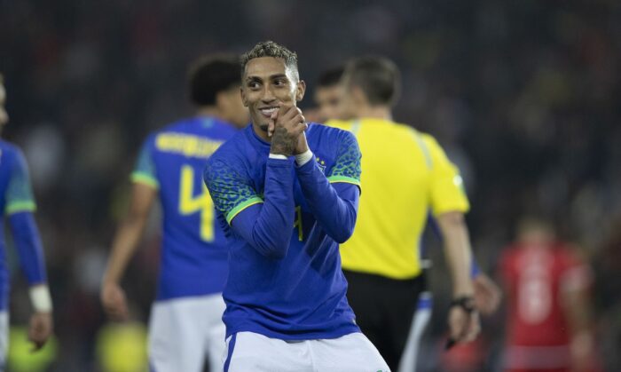Raphinha diz que Seleção Brasileira disputa Copa do Catar sob pressão por título