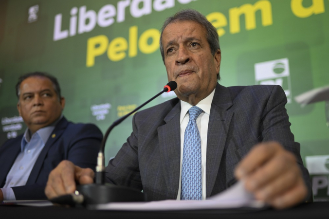 Moraes rejeita ação do PL, dá multa de R$ 22,9 milhões e bloqueia fundo