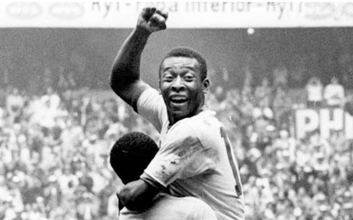 Pelé 82 anos: gols, títulos, recordes e outros números do Rei do