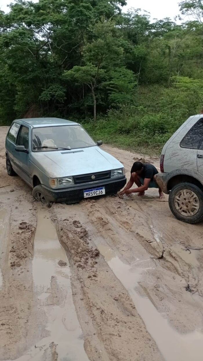 ZONA RURAL DE SÃO MATEUS – Moradores de São Cristóvão, Serraria e Mata-Sede pedem ao prefeito Daniel reparos na estrada que está precária; veja vídeo