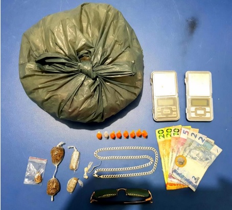 PM flagra jovem no tráfico de drogas e apreende arma em São Mateus