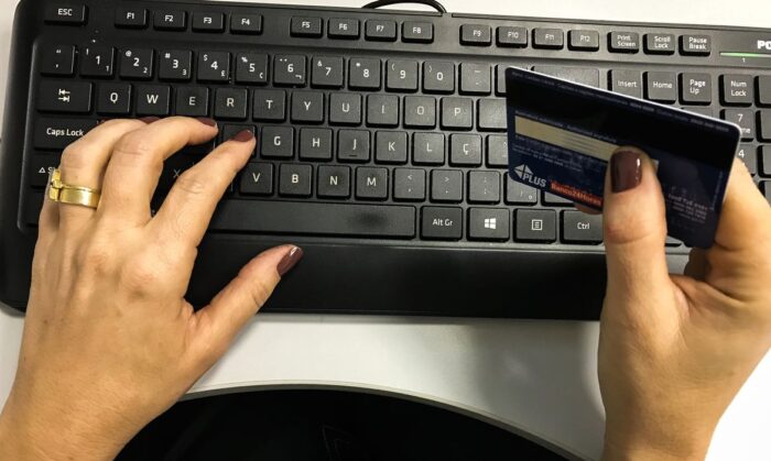 CENSURA ZERO explica como funciona importação por pessoas físicas; encomendas com fins comerciais sempre foram tributadas